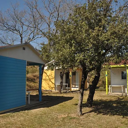 Camping Mas Llinas キャンプ場 3*