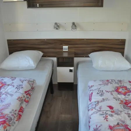 Camping Mas Llinas キャンプ場 ル・ブールー